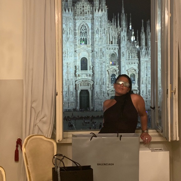 Meet your Posher, Lisa - Picture 3 of 5